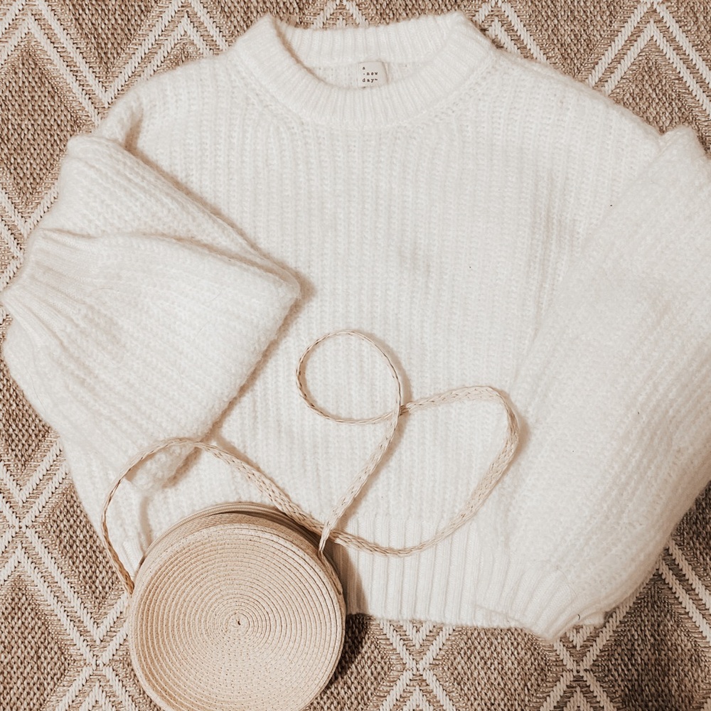 White sweater with bag